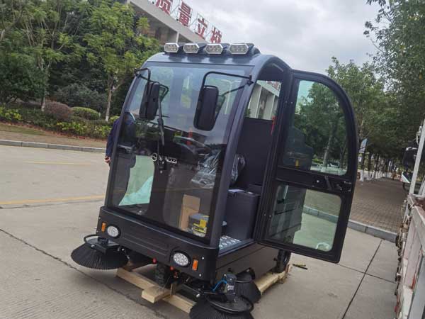 小型電動(dòng)掃地車(chē)都可以清潔打掃哪些路面呢(圖1)